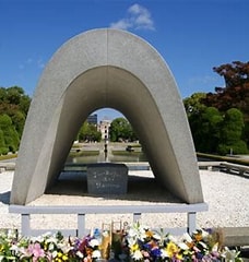 OIP　原爆慰霊碑.jpg