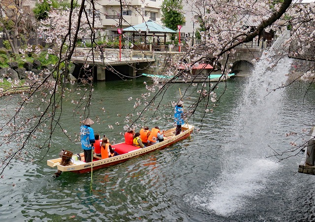 巻頭写真R07．05「みずの都水郷巡り」　西村秀敏（松阪南）大垣1.jpg