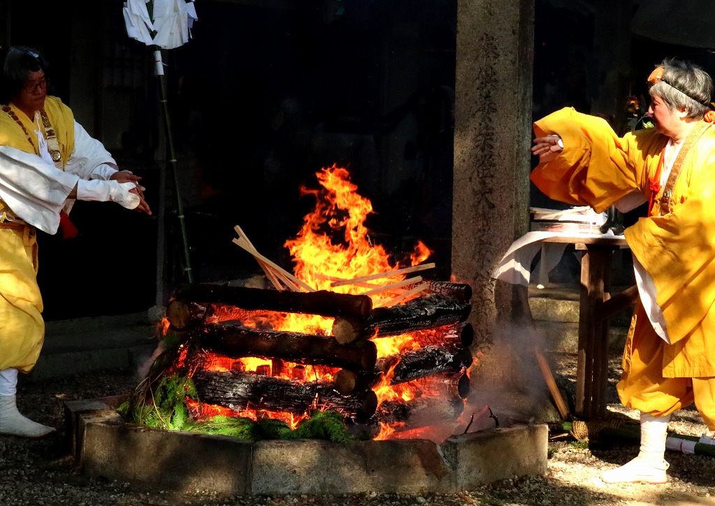 巻頭写真R08.03.　「祈願大護摩大祭」；場所松阪市愛宕龍泉寺：撮影者：西村秀敏.jpg