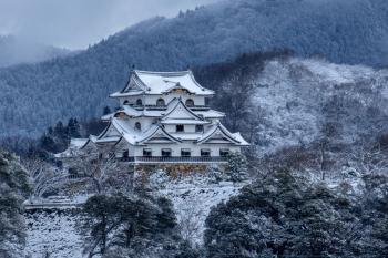雪化粧の彦根城.jpg